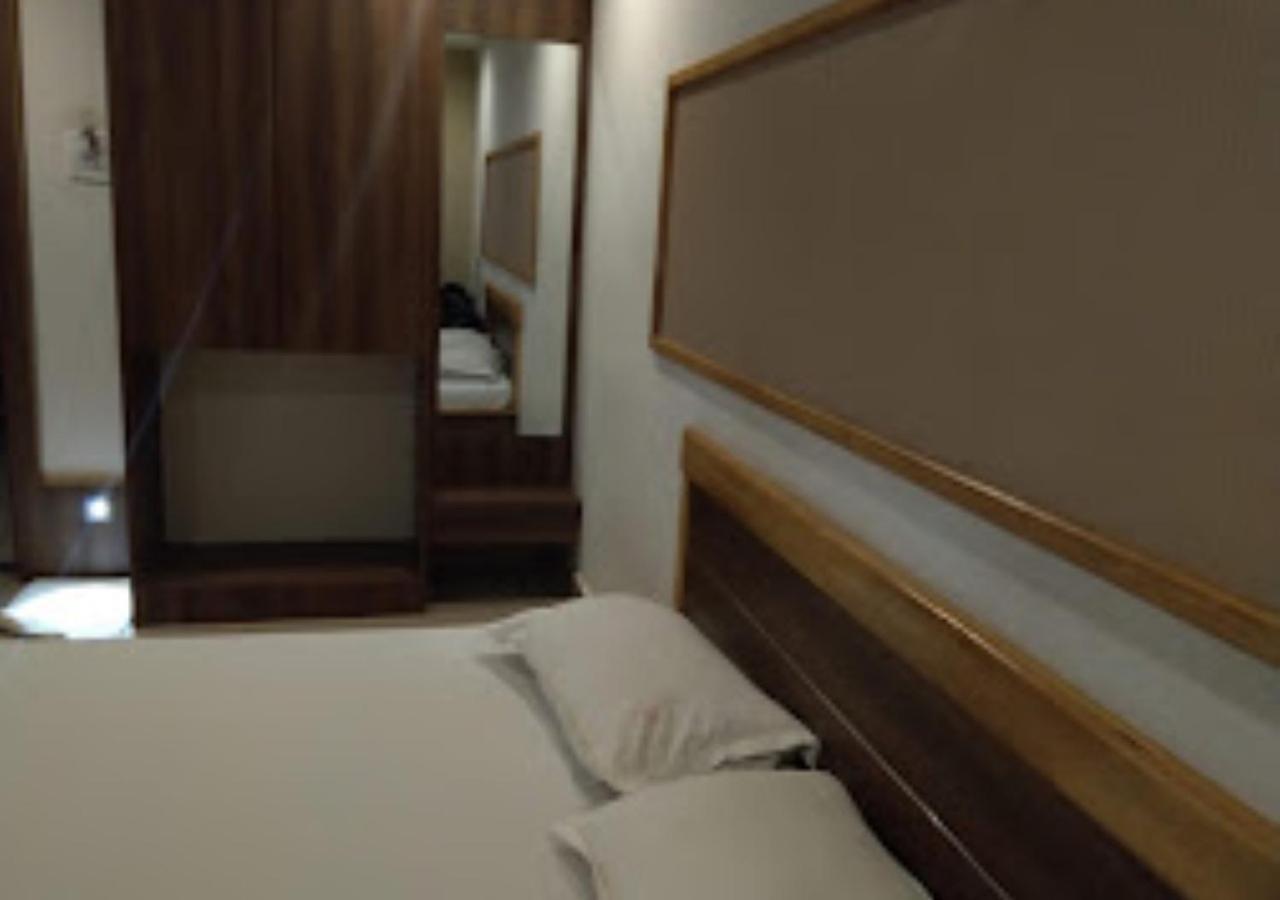 Hotel Jaltarang Kalmath Kankavali Esterno foto