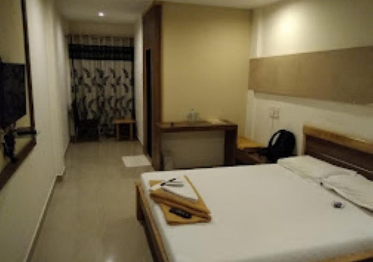 Hotel Jaltarang Kalmath Kankavali Esterno foto
