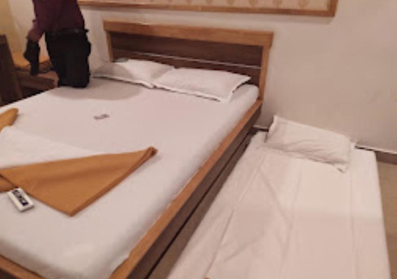 Hotel Jaltarang Kalmath Kankavali Esterno foto