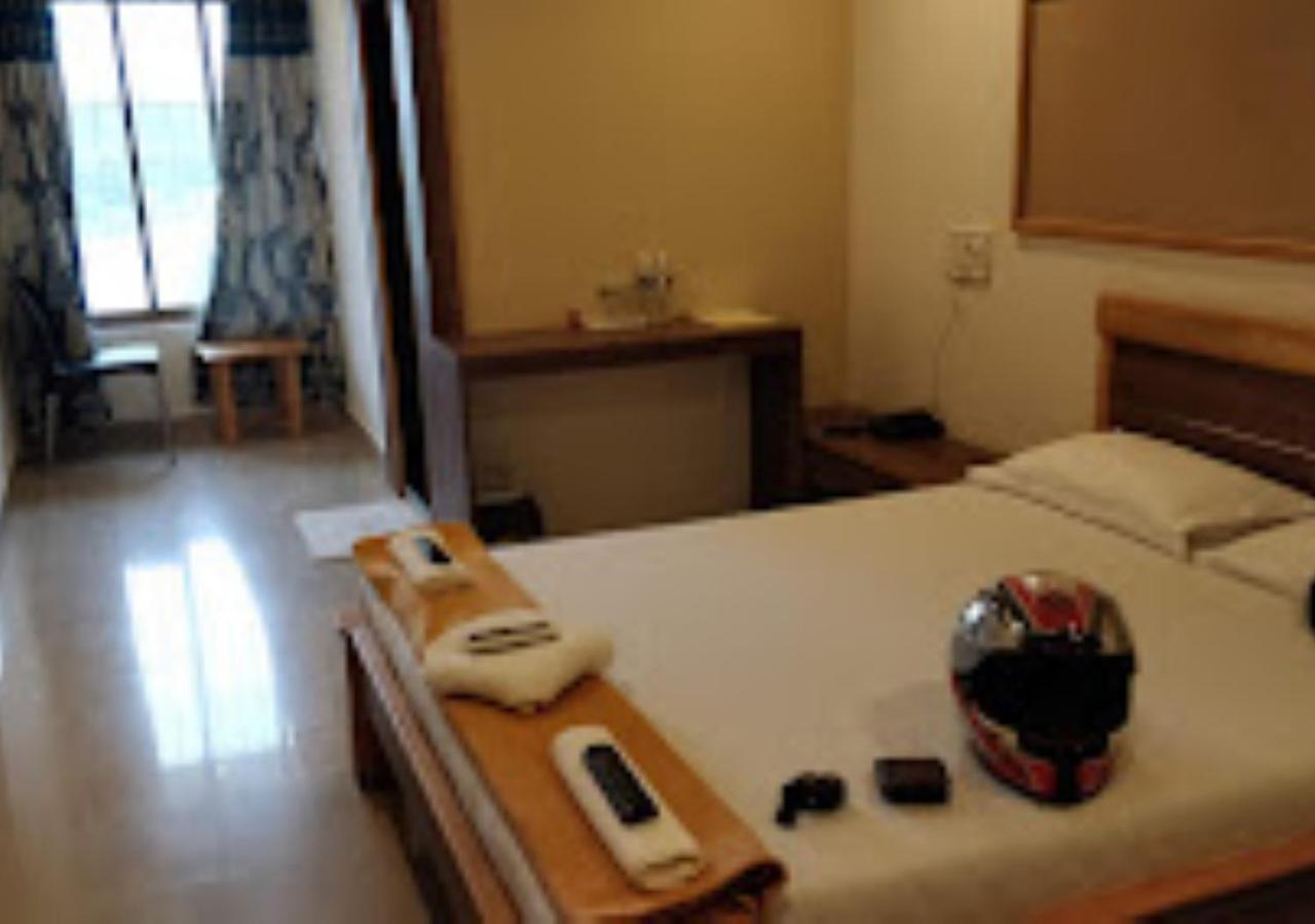 Hotel Jaltarang Kalmath Kankavali Esterno foto
