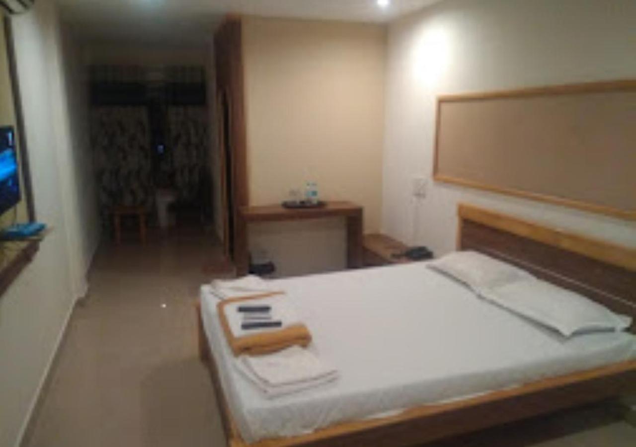Hotel Jaltarang Kalmath Kankavali Esterno foto