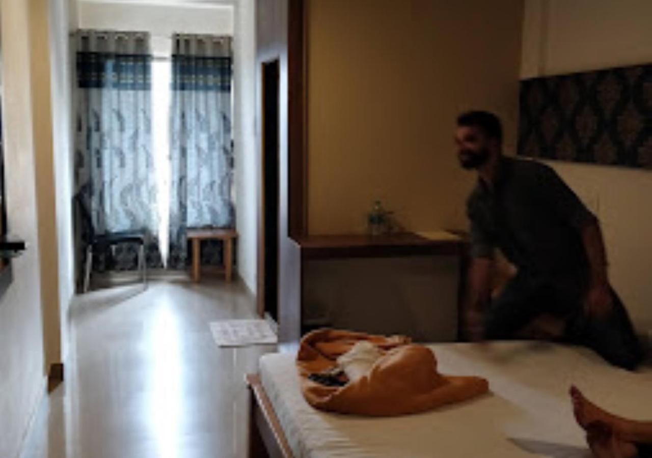 Hotel Jaltarang Kalmath Kankavali Esterno foto